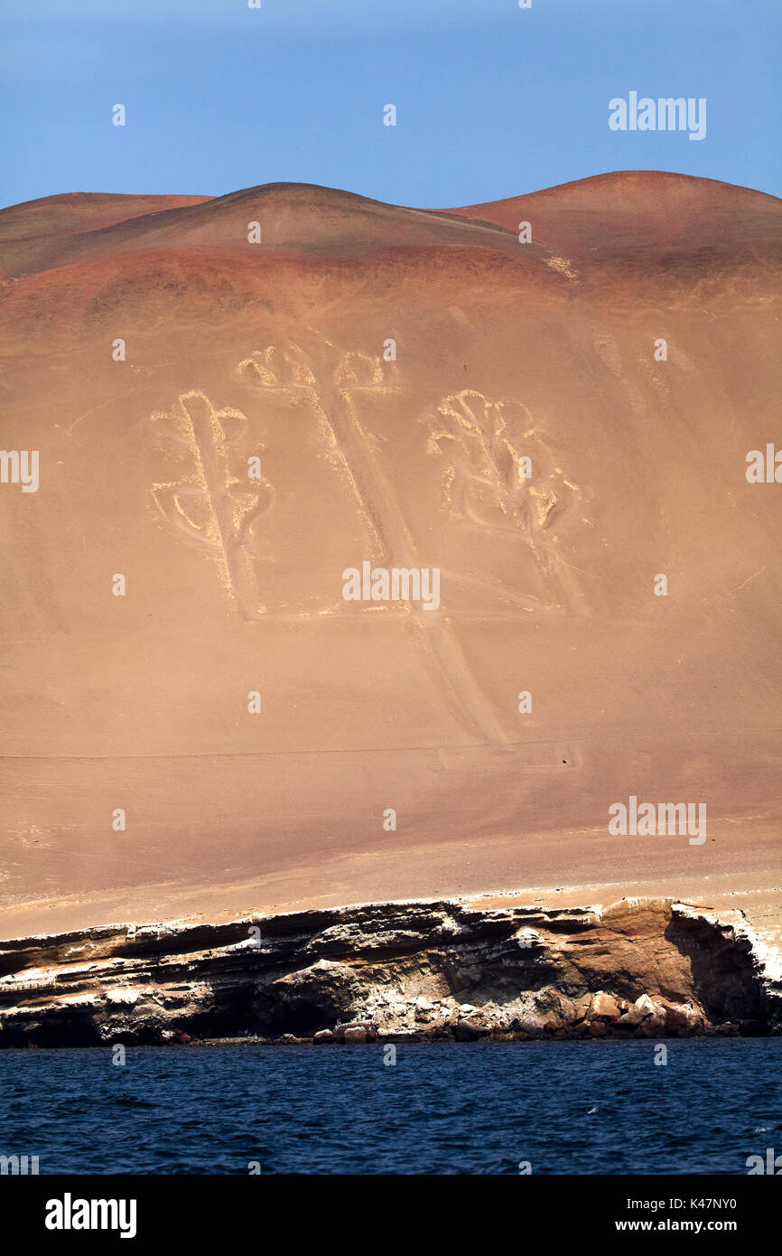 Candelabri Geoglyph, penisola di Paracas, Paracas riserva nazionale, Pisco Provincia, Regione di Ica, Perù, Sud America Foto Stock