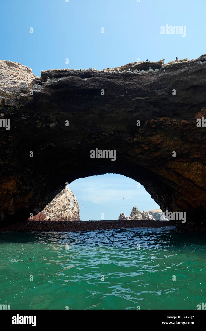 Mare grotta, Isole Ballestas, Pisco Provincia, Regione di Ica, Perù, Sud America Foto Stock