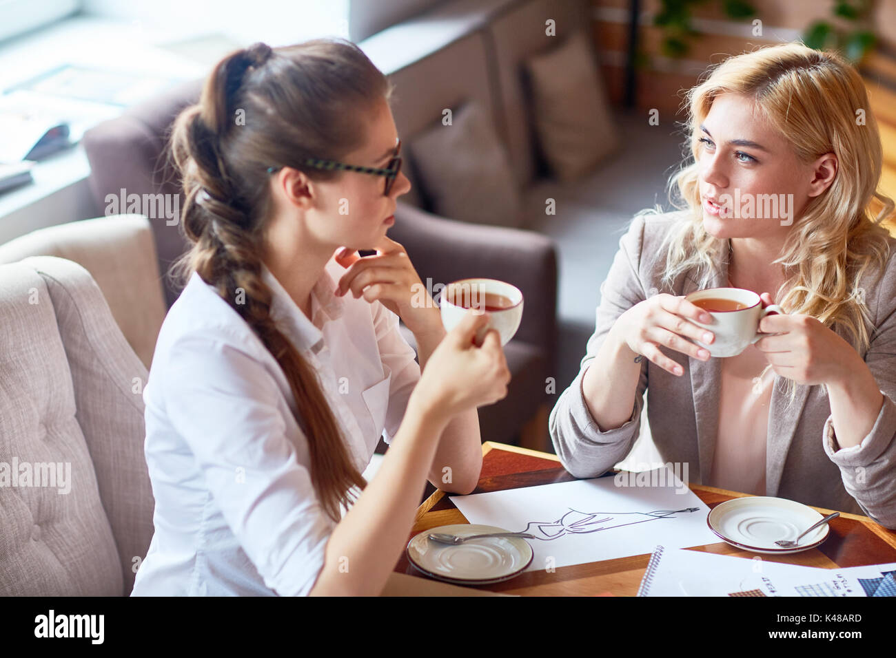Tenendo breve pausa dal lavoro Foto Stock