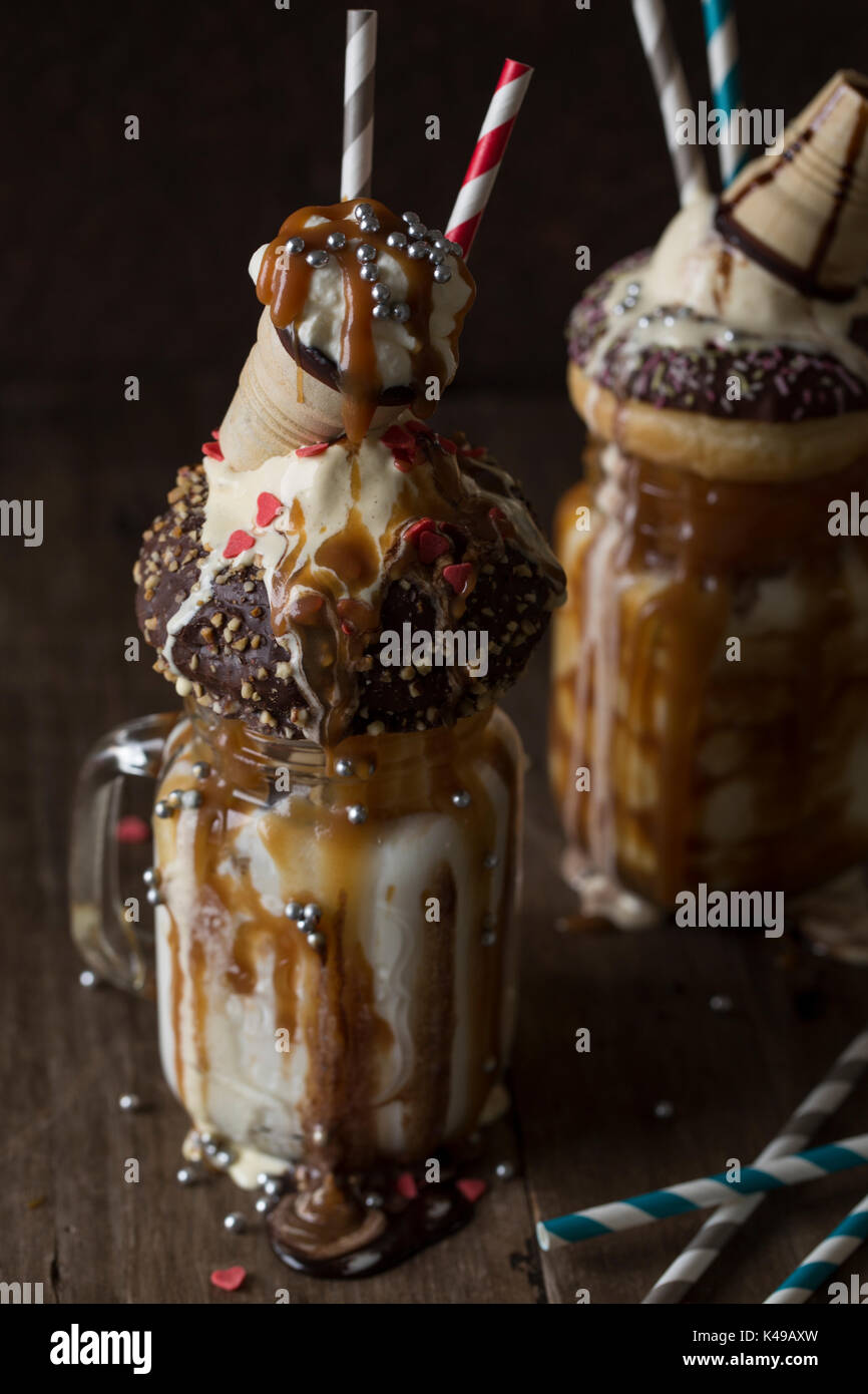 Freakshake - Milkshake con un sacco di caramello e calorie Foto Stock