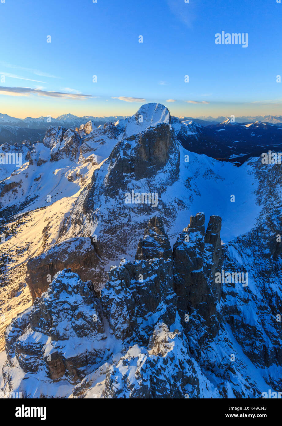 Vista aerea del Catinaccio e Torri di Vajolet al tramonto. Sciliar Parco naturale Dolomiti Trentino Alto Adige Italia Europa Foto Stock