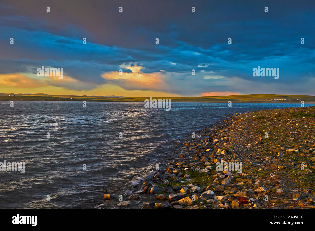 Tramonto sul lago Ogii Nuur, Mongolia Foto Stock