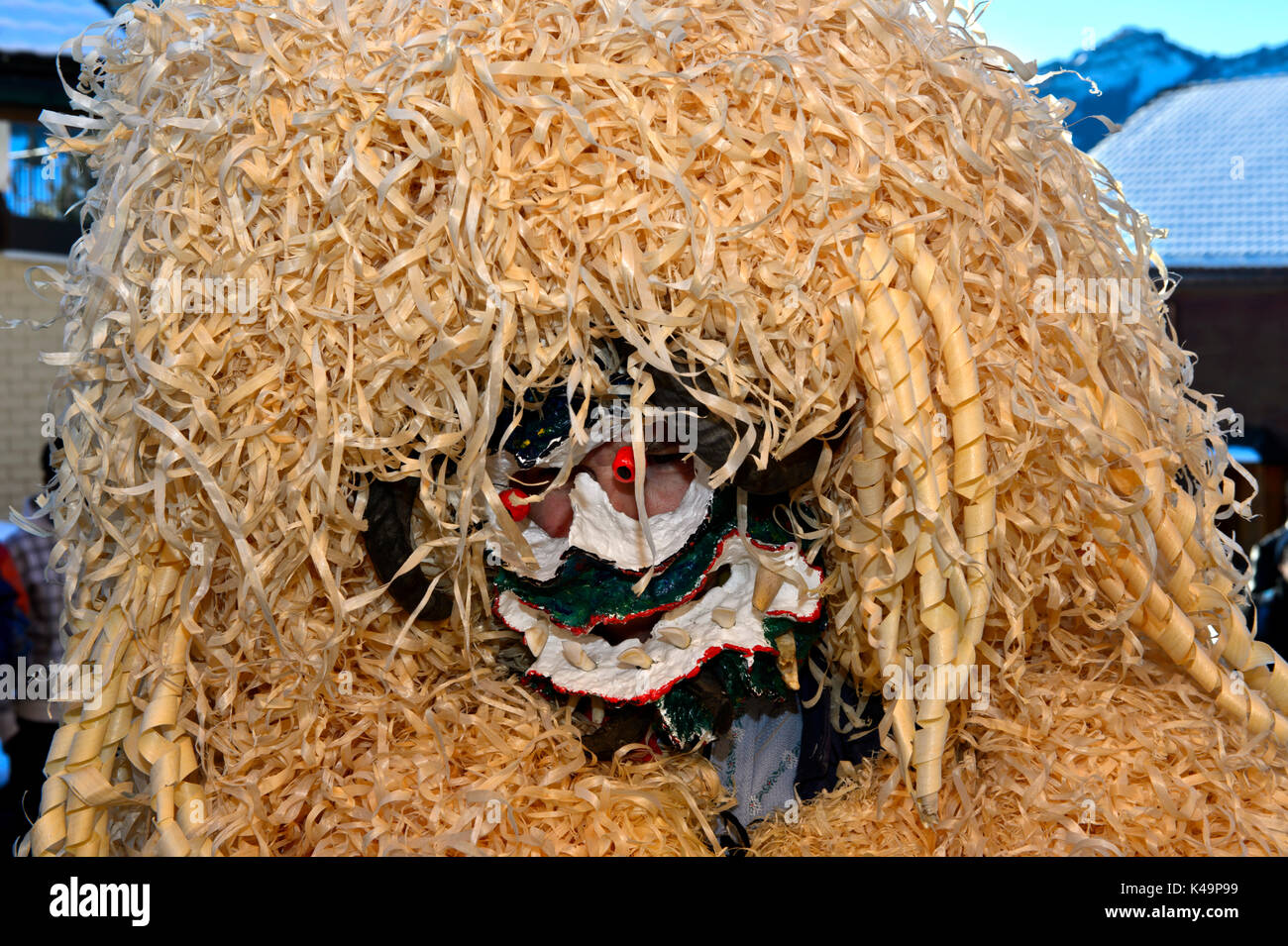 Brutto Silvesterchlaus con una maschera di legno Lana, Urnäsch, Svizzera Foto Stock