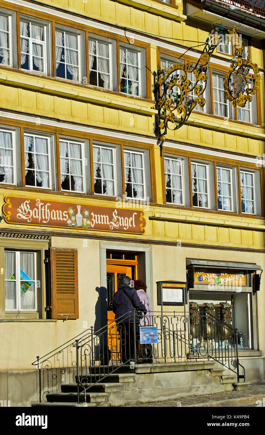 Inn Gasthaus zum Engel, edificio in stile Appenzell, Urnäsch, Canton Appenzello Esterno, Svizzera Foto Stock