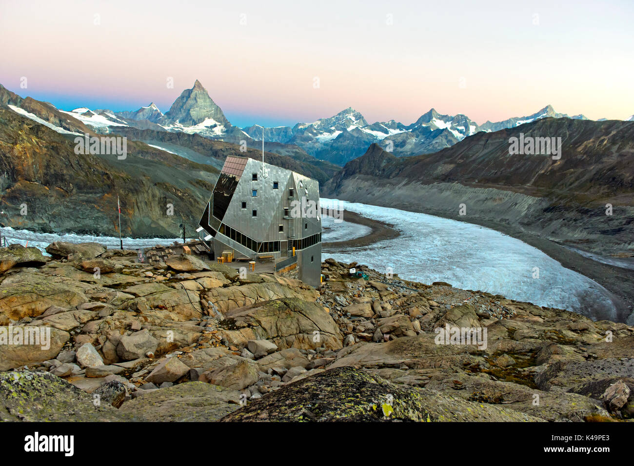 Monte Rosa capanna, Monte Rosa Hütte, sopra il ghiacciaio Gornergletscher, Zermatt, Svizzera Foto Stock