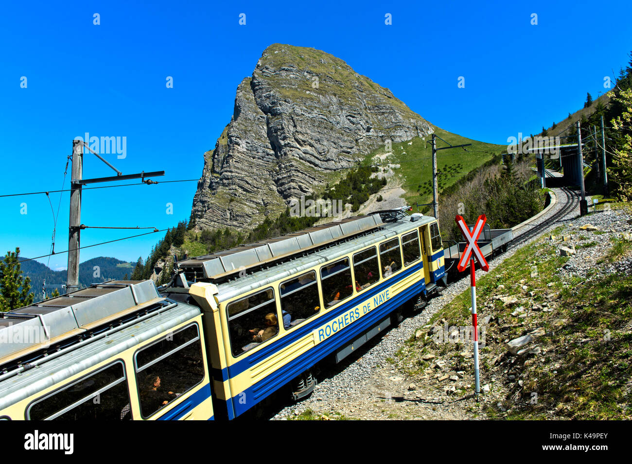 Glion , Les Rochers de Naye, Der Goldenpass Sa unter dem Gipfel Dent De Jaman, Montreux, Vaud, Schweiz / , stazione di Montreux Glion Rochers, De, Na Foto Stock