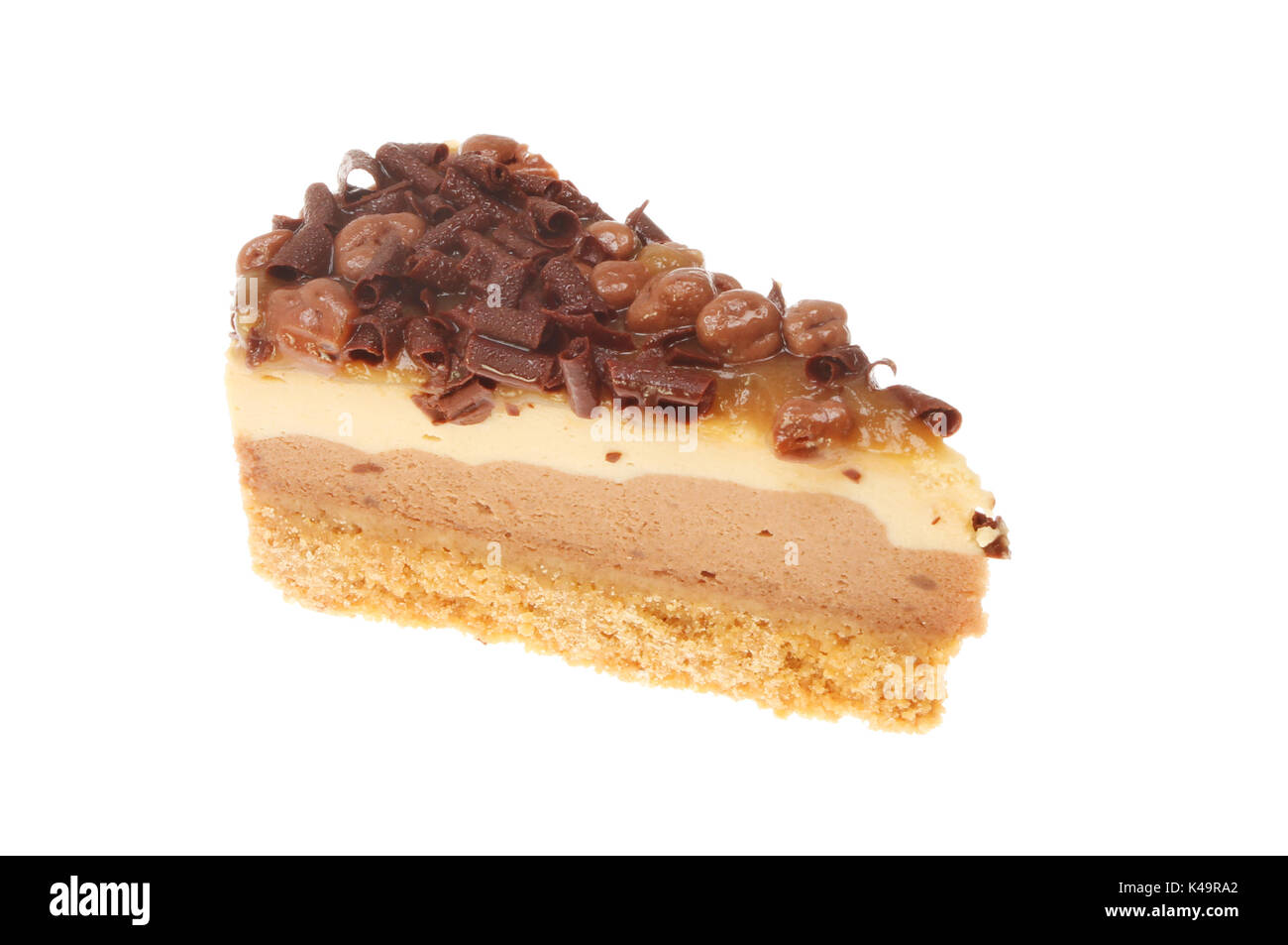 Fetta di cioccolato e cheesecake honeycomb isolata contro bianco Foto Stock