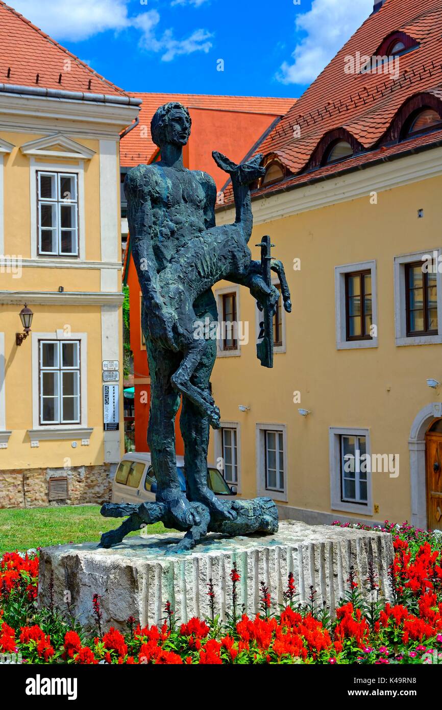 Caccia al Dio Nimrod Monumento con il cervo nelle mani alla Piazza della porta di Vienna a Gyor Foto Stock