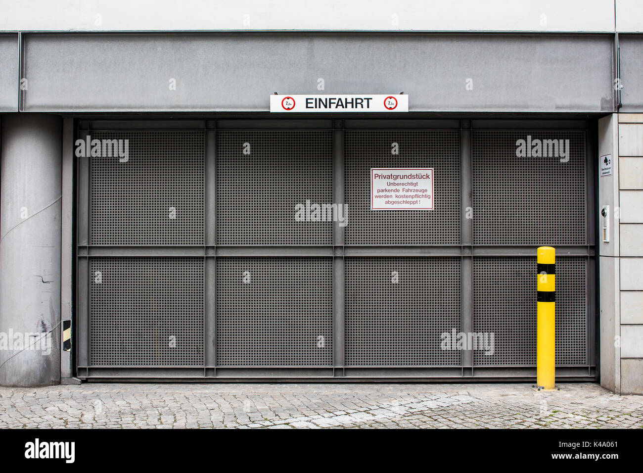 Porta elettrica del garage Foto Stock