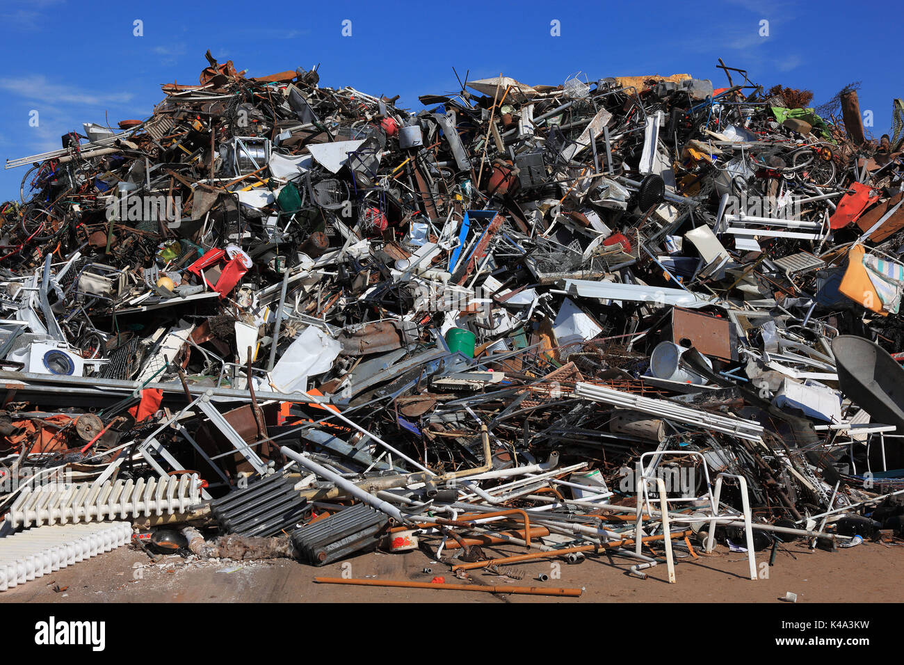 Cantiere di rottami, rifiuti di metallo azioni in una società di riciclaggio, Schrottplatz, Metallabfaelle Lager in einem Recyclingbetrieb Foto Stock