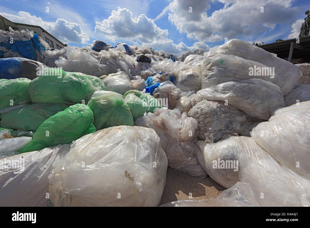 Sacchetti con tipo puro di rifiuti di plastica, lamine Saecke mit sortenreinen Kunststoffabfaellen, Folien Foto Stock