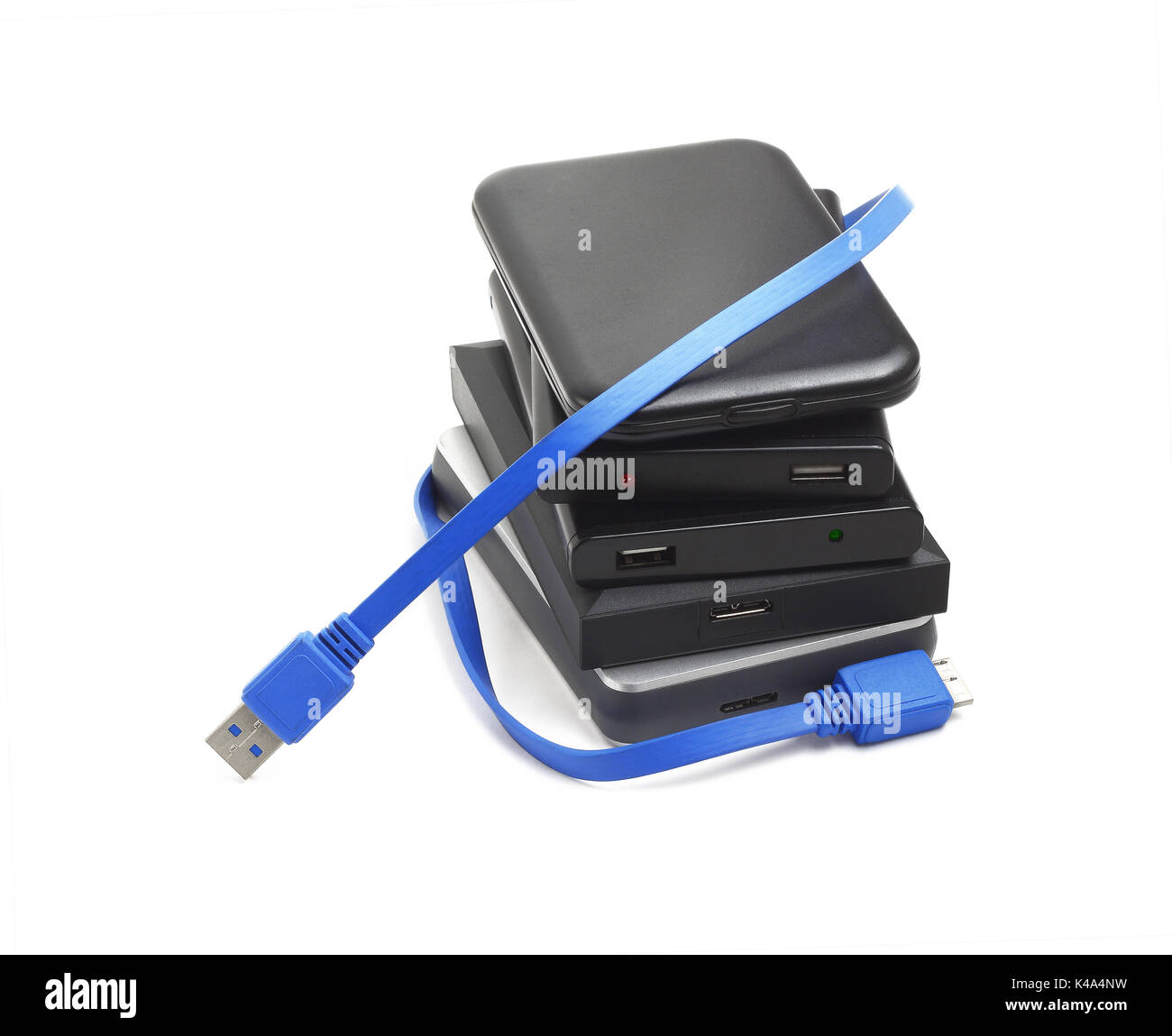 Dischi rigidi dei computer e il cavo usb su sfondo bianco Foto Stock Dischi rigidi dei computer e il cavo usb su sfondo bianco Foto Stock