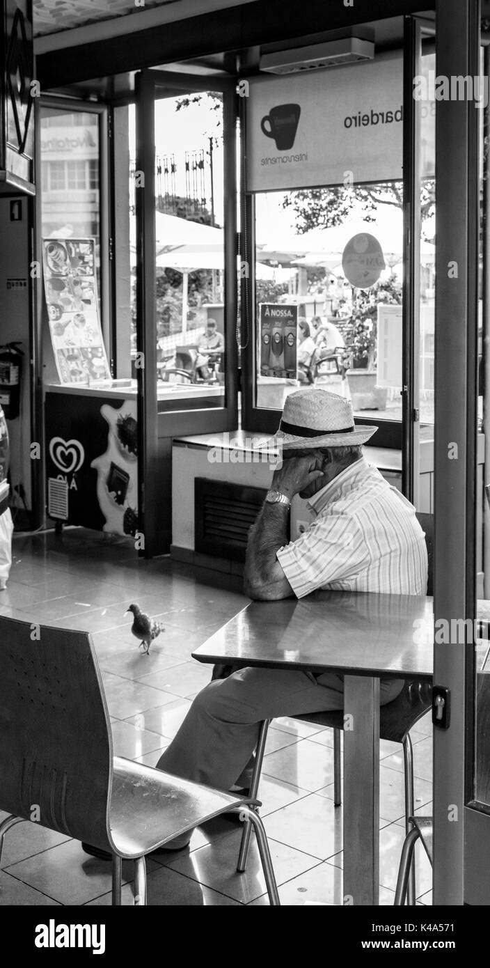 In UN caffè di strada a Funchal, Madeira Foto Stock