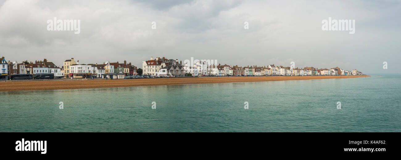 La città di trattare visto dal molo di trattativa, Kent, Regno Unito Foto Stock