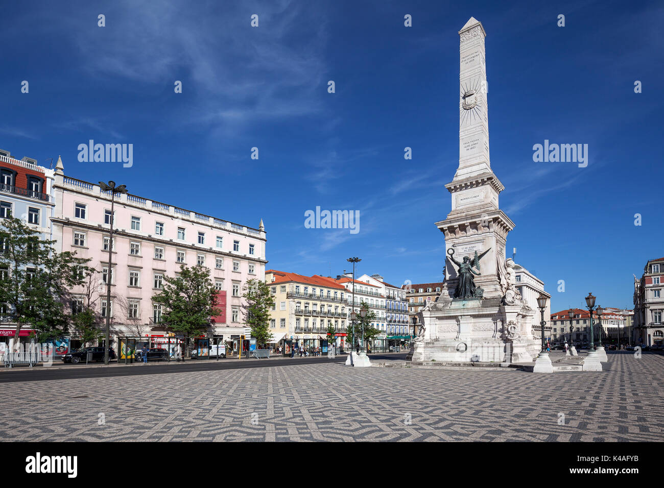 Praça dos Restauradores con monumento della Guerra di Restaurazione, Lisbona, Portogallo Foto Stock