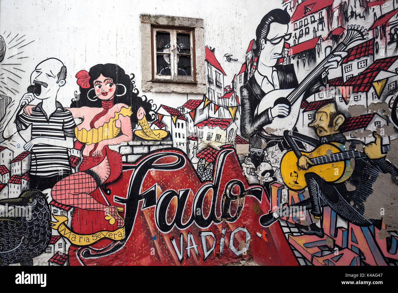 Pittura murale, arte di strada, graffiti, Escadinhas de São Cristóvão, città vecchia, Lisbona, Portogallo Foto Stock