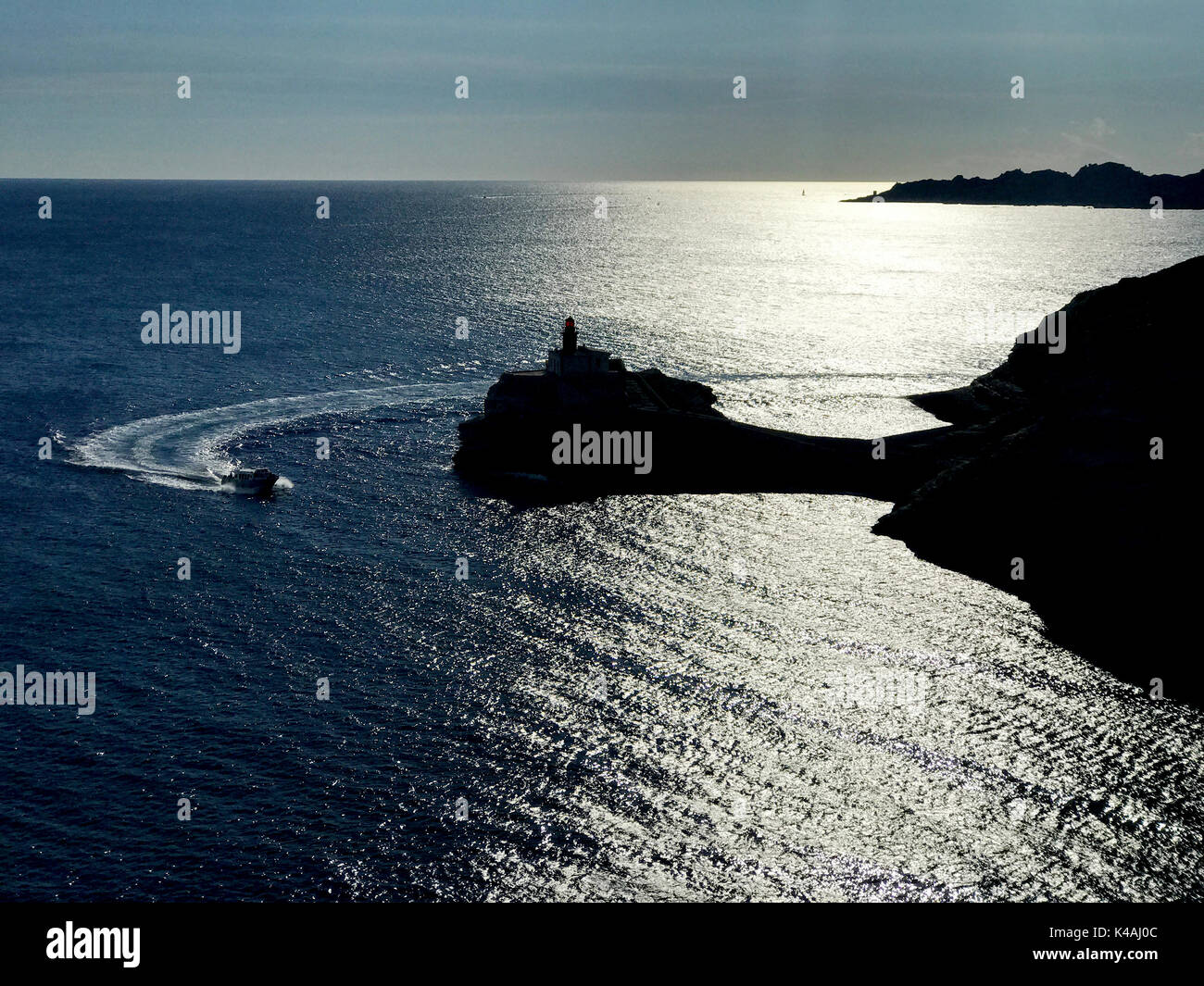 Le rocce della falesia di linea a Bonifacio, Bonifacio, Corsica, Francia Foto Stock