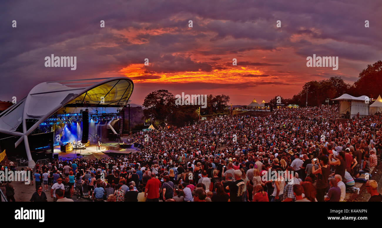 Udienza a ZZ Top in concerto al Freilichtbühne Loreley, St.Goarshausen, Renania-Palatinato, Germania Foto Stock