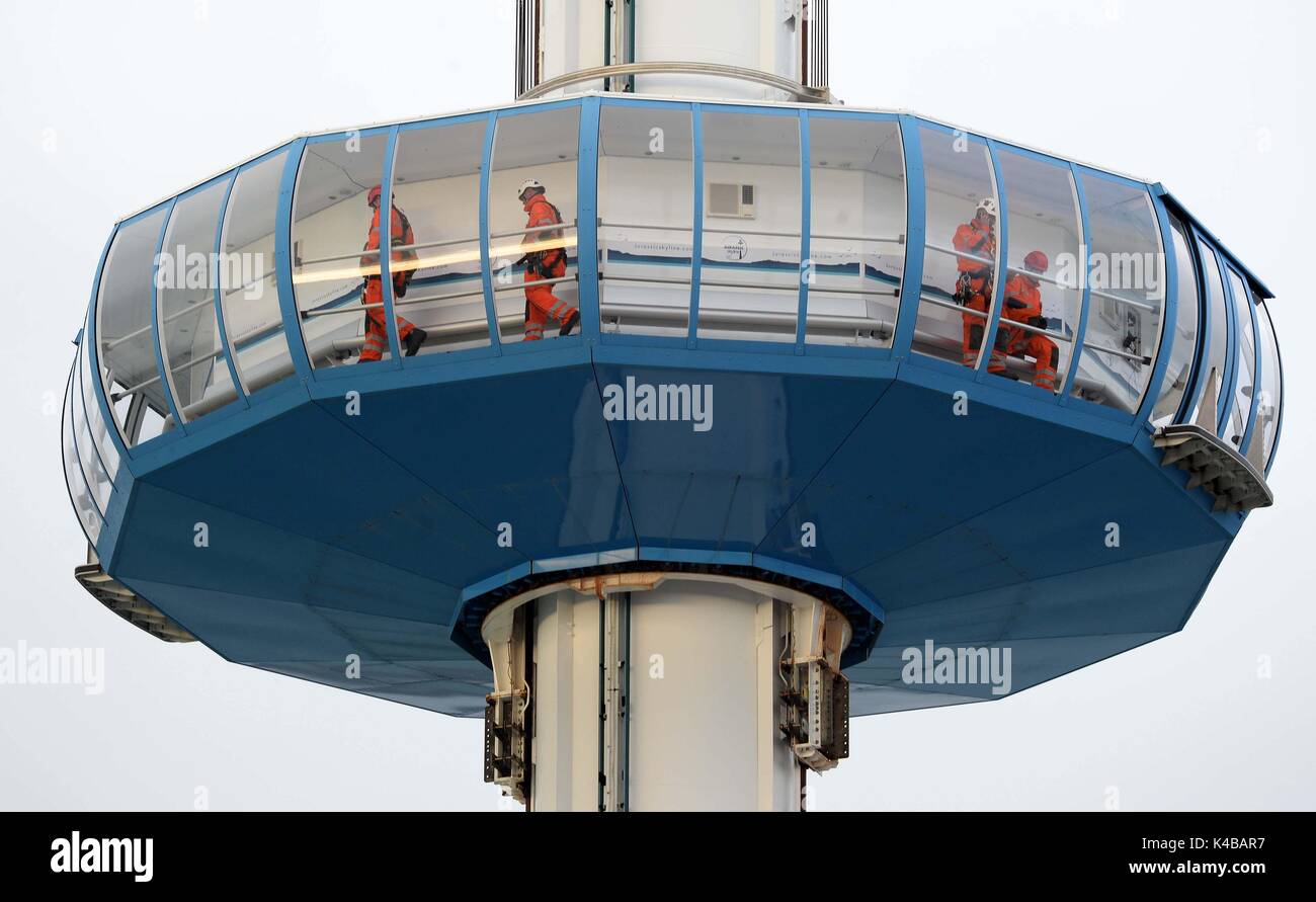 Gli operatori di soccorso e vigili del fuoco provare per il soccorso di persone intrappolate in weymouth skyline della torre, Dorset, Regno Unito, picture credit: finnbarr webster/alamy live news Foto Stock