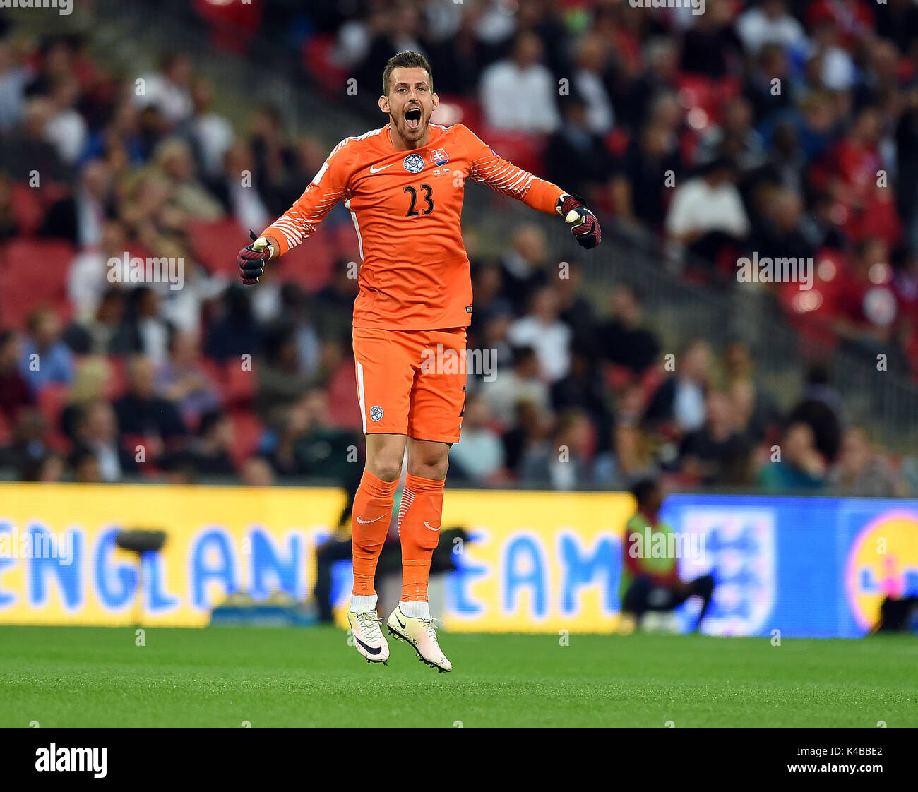 La Slovacchia GOALKEPEER MARTIN DUB INGHILTERRA V SLOVACCHIA Wembley Stadium Londra Inghilterra 04 Settembre 2017 Foto Stock