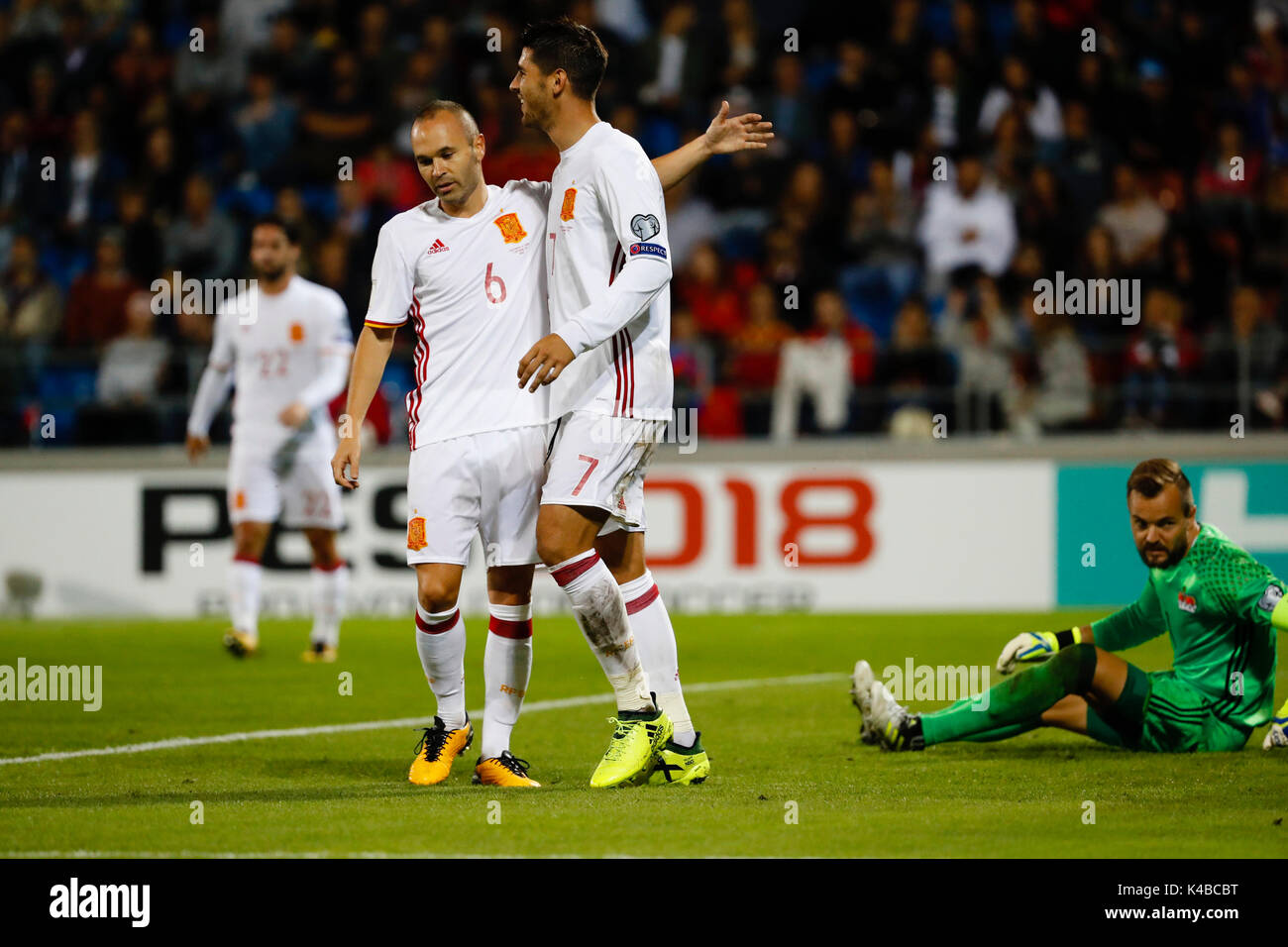 Vaduz, Liechtenstein. 5 Sep, 2017. Alvaro appartamento Morata (7) Spagnolo il giocatore celebra la (0, 6) dopo il suo punteggio del team obiettivo. durante la partita di qualificazione per il 2018 World Cup, Round 8, fra il Liechtenstein vs Spagna al Rheinpark stadium di Vaduz, Liechtenstein, 5 settembre 2017 . Credito: Gtres Información más Comuniación on line, S.L./Alamy Live News Foto Stock