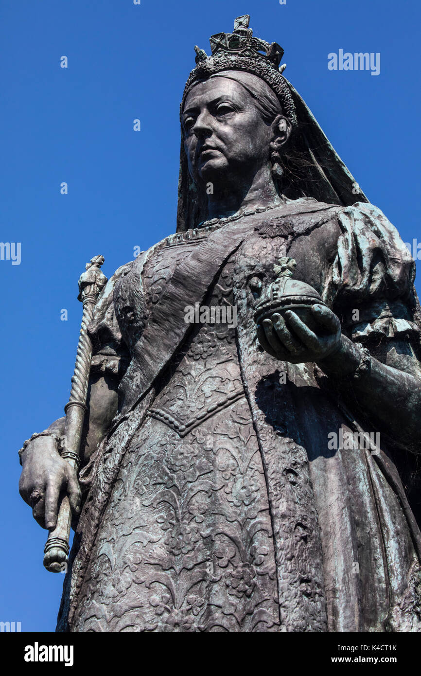 WEYMOUTH, Regno Unito - 15 AGOSTO 2017: una statua della regina Victoria, situato sul lungomare di Weymouth nel Dorset, Regno Unito, il 15 agosto 2017. Foto Stock