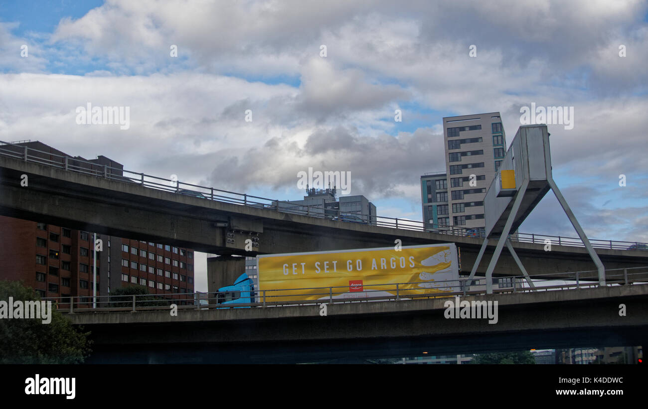 Argos consegna camion carrello m8 ottenere impostare vai argos,autostrada a croce anderston glasgow Foto Stock