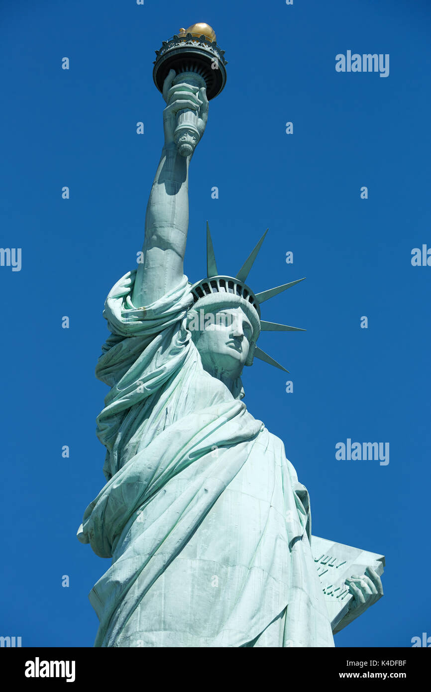 Statua della Libertà, cielo blu chiaro in New York Foto Stock