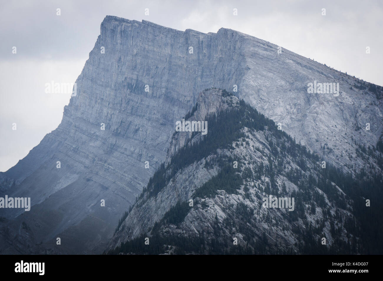 Mount Rundle il Parco Nazionale di Banff AB Foto Stock