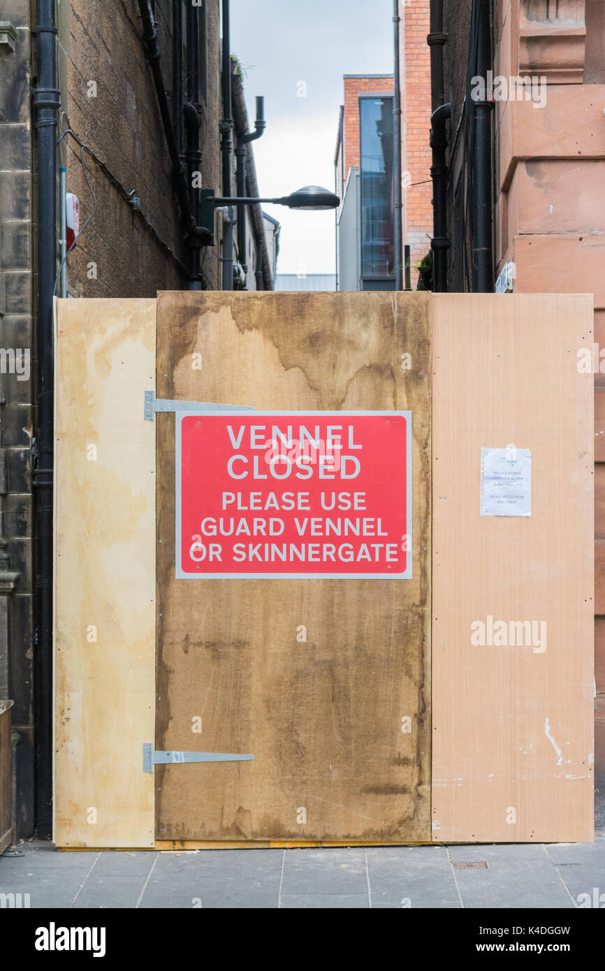 Vennel segno - un vennel è un passaggio tra i frontoni di due edifici ed è utilizzato in Scozia e nel Nord Est dell' Inghilterra Foto Stock