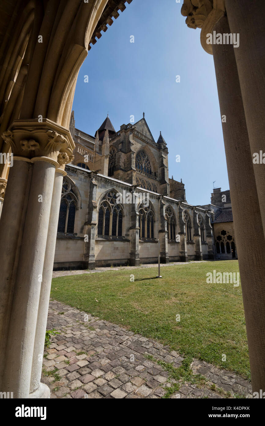 Vista di Sainte-marie de Bayonne cattedrale (bayonne, Francia). Foto Stock