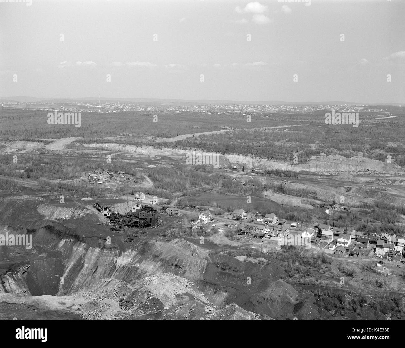 Vista aerea delle miniere di carbone regione e piccola cittadina a sud di hazeltown, pa circa nel maggio 1965 Foto Stock