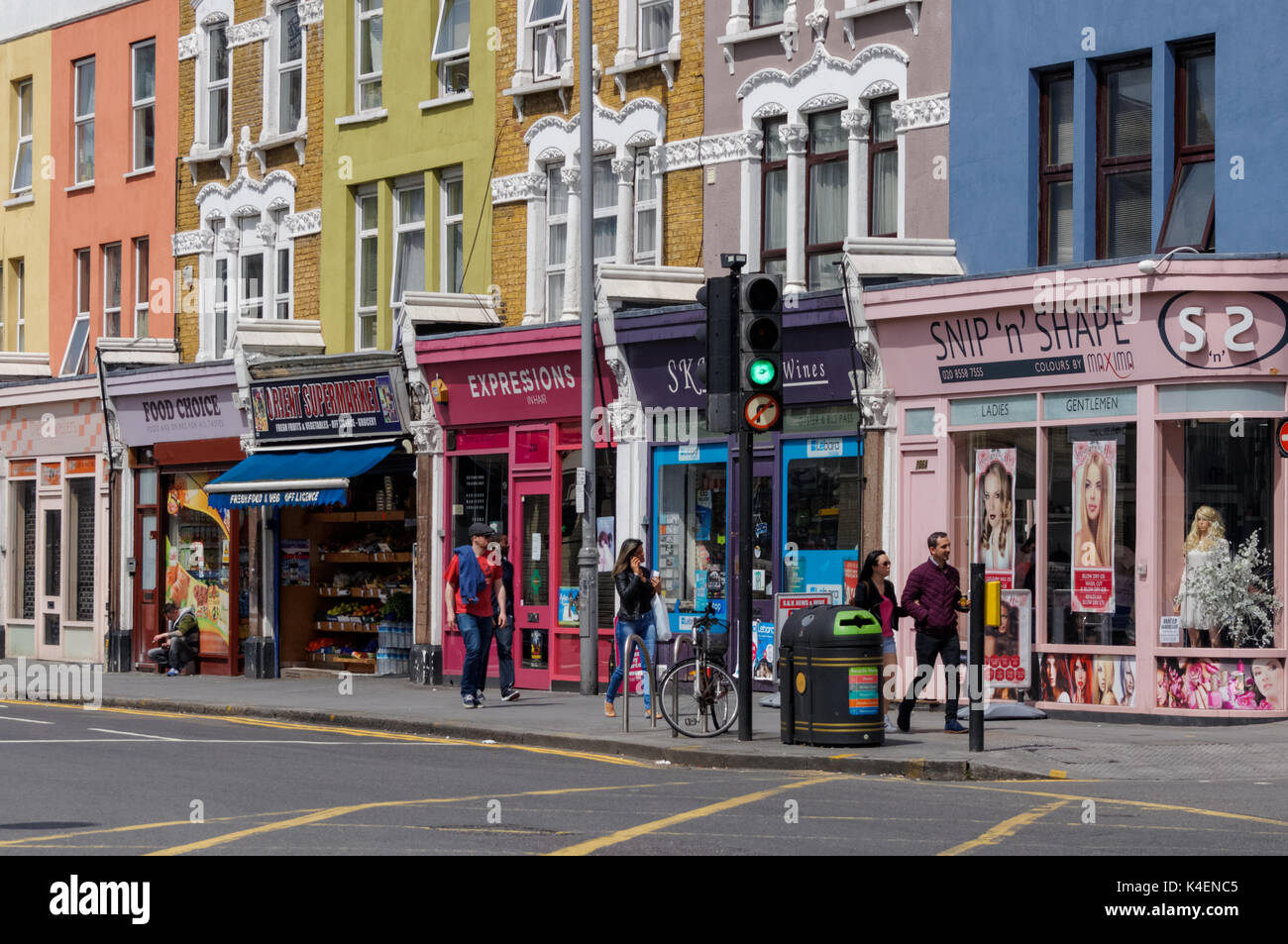 I negozi di High Road Leyton, London, England, Regno Unito, Gran Bretagna Foto Stock