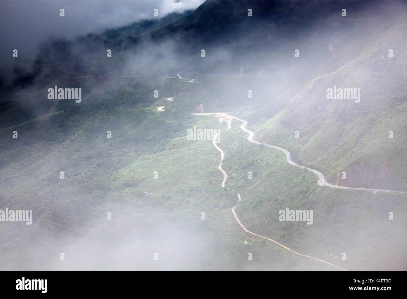 Il tram Ton Pass coperti dalla nebbia, Sapa District, Lao Cai Provincia, a nord-ovest del Vietnam Foto Stock