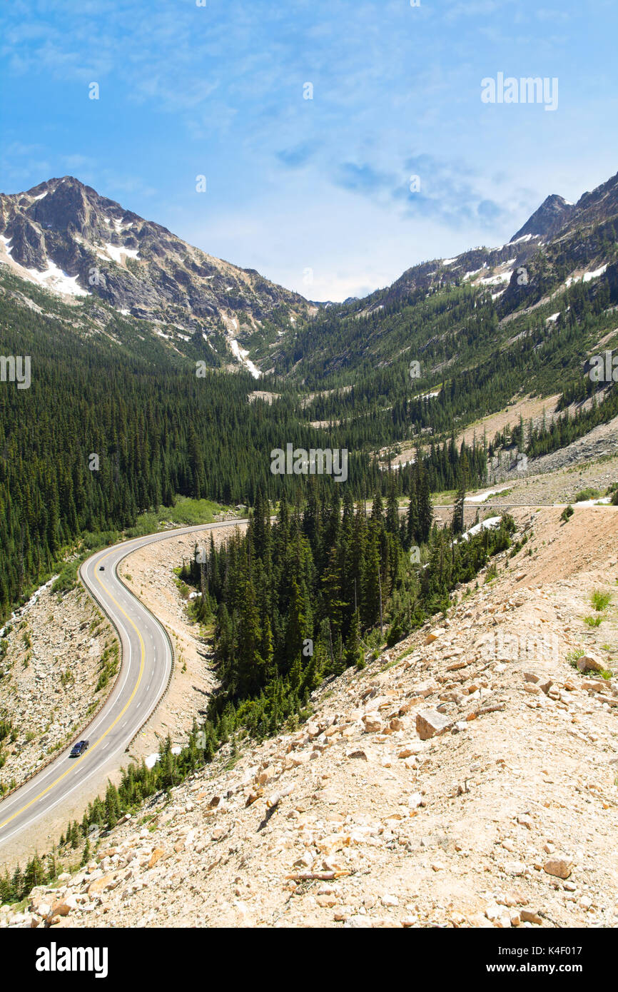 Washington Pass, un autostrada switchback lungo il loop in cascata scenic drive, Highway 20 a Washington Foto Stock