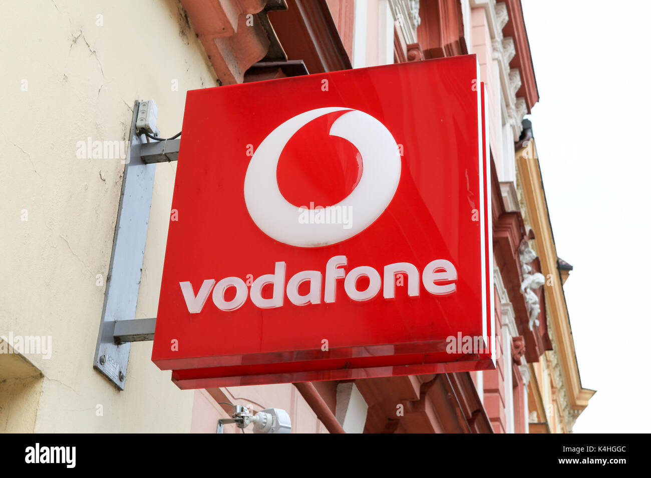 Logo Vodafone. Vodafone Group è una società di telecomunicazioni britannica con sede a Londra e con sede a Newbury, Berkshire. Foto Stock