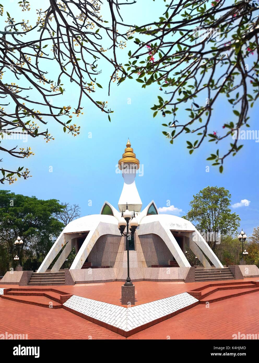 Pagoda Bianca al Wat Tham Klong Pel tempio di Nong Bua Lam Phu Provincia, Thailandia Foto Stock