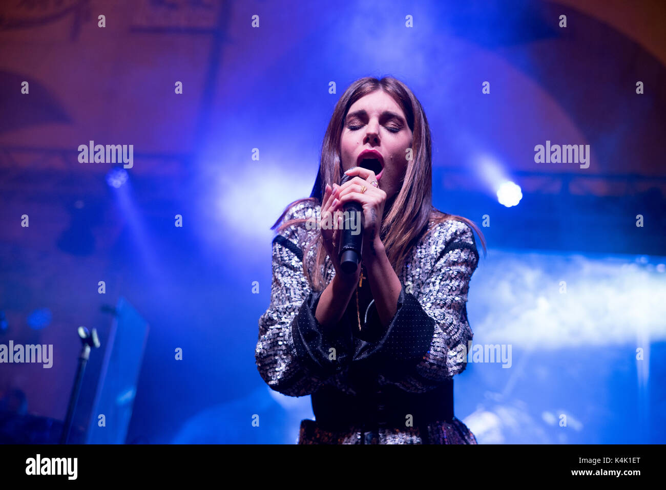 Carmagnola, quinto semptmber 2017, il cantante italiano Bianca Atzei esegue a Carmagnola durante il tradizionale 'fiera del peperone' Credit: Alberto Gandolfo/Alamy Live News Foto Stock