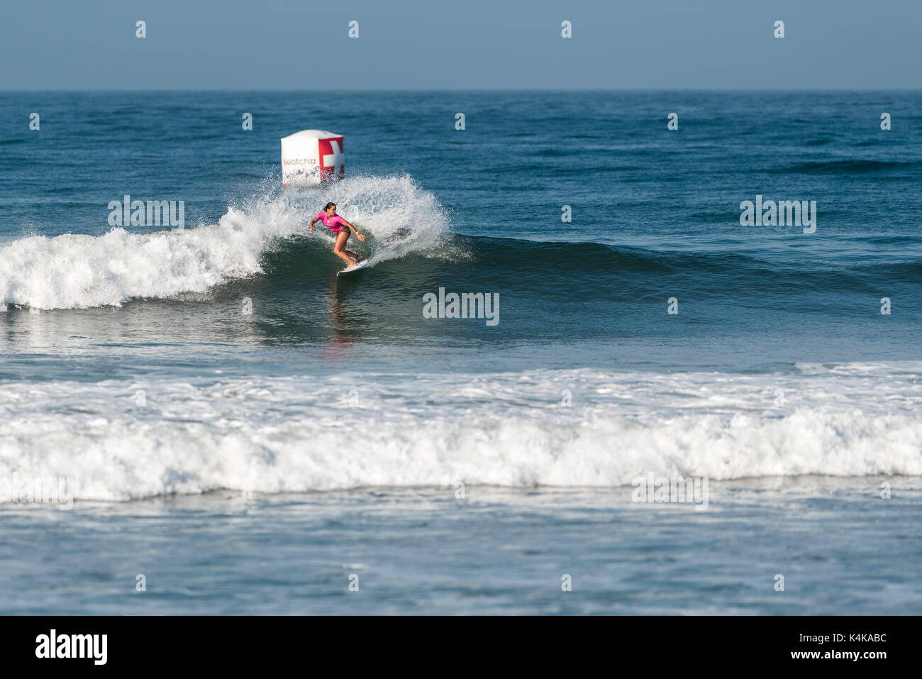 San Clemente, STATI UNITI D'AMERICA. 06 Sep, 2017. Primo Round del surf al 2017 Swatch donna Pro in basso a tralicci, San Onofre State Beach, San Clamente, CA il 06 settembre 2017. Surfer: Johanne Defay (FRA). Credito: Benjamin Ginsberg/Alamy Live News Foto Stock