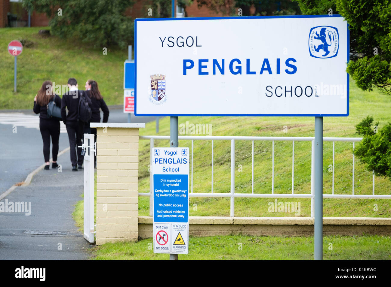 Aberystwyth Wales UK, giovedì 07 settembre 2017 Penglais scuola secondaria a Aberystwyth in Galles, dove il primo giorno del nuovo periodo (Martedì 06 Settembre 2017) alcuni 500 allievi sono stati posti in stato di detenzione e rilasciato con avvisi di allarme per mancanza di conformità con la scuola del nuovo più rigorosi criteri uniformi i genitori hanno reagito furiosamente per le scuole postura e hanno protestato vociferously sui social media e nella stampa e radiodiffusione foto © Keith Morris / Alamy Live News Foto Stock