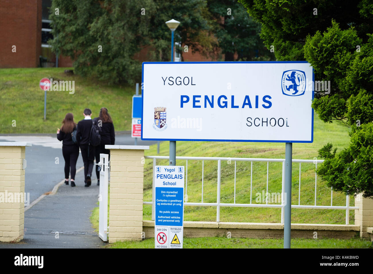 Aberystwyth Wales UK, giovedì 07 settembre 2017 Penglais scuola secondaria a Aberystwyth in Galles, dove il primo giorno del nuovo periodo (Martedì 06 Settembre 2017) alcuni 500 allievi sono stati posti in stato di detenzione e rilasciato con avvisi di allarme per mancanza di conformità con la scuola del nuovo più rigorosi criteri uniformi i genitori hanno reagito furiosamente per le scuole postura e hanno protestato vociferously sui social media e nella stampa e radiodiffusione foto © Keith Morris / Alamy Live News Foto Stock