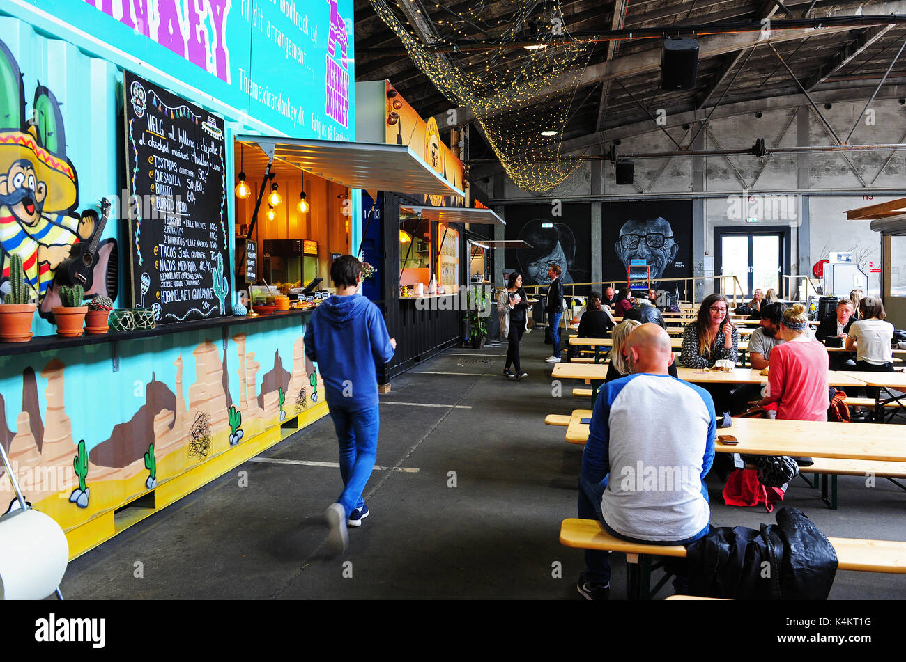 Aarhus street food, una permanente street market alimentare ad Aarhus, Danimarca. Foto Stock