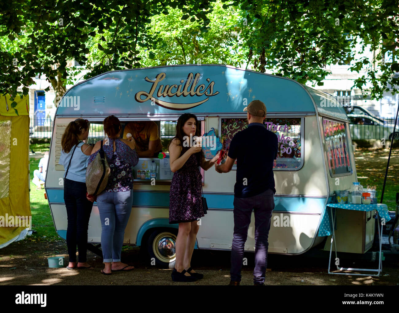 Il mercato artigianale, Queen Square Bath Inghilterra. Foto Stock