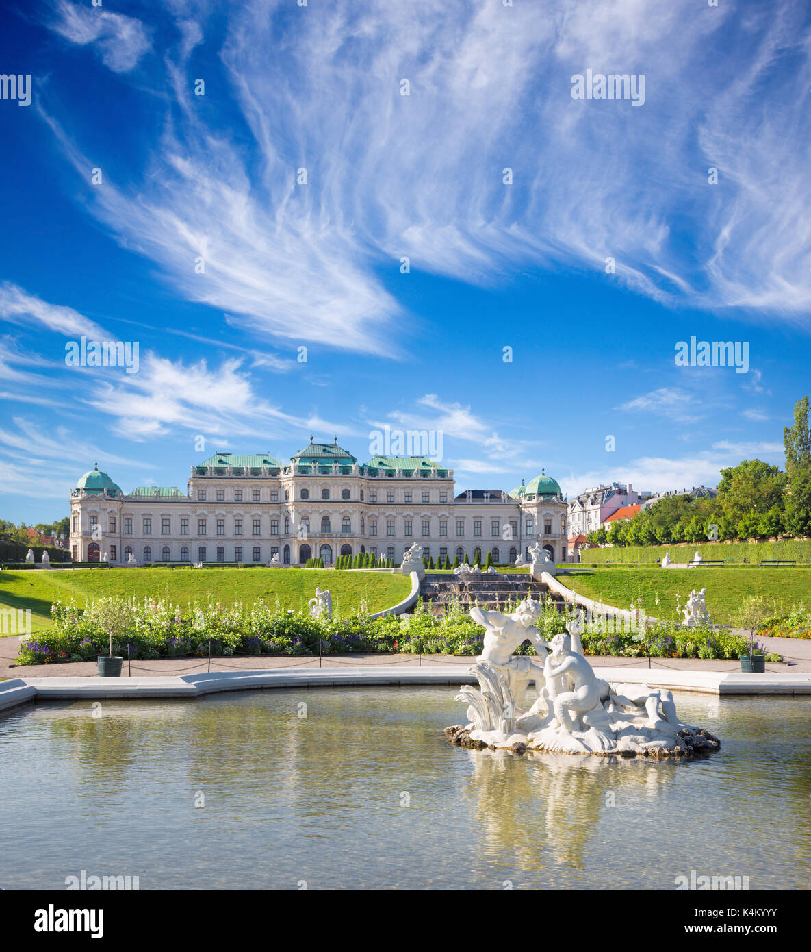 Vienna, Austria - 30 luglio 2014: la fontana del palazzo del Belvedere in mattina. Foto Stock