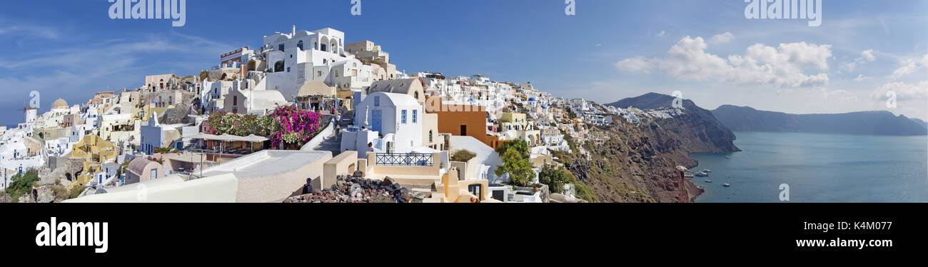 Santorini, Grecia - 5 ottobre 2015: il panorama di Oia. Foto Stock