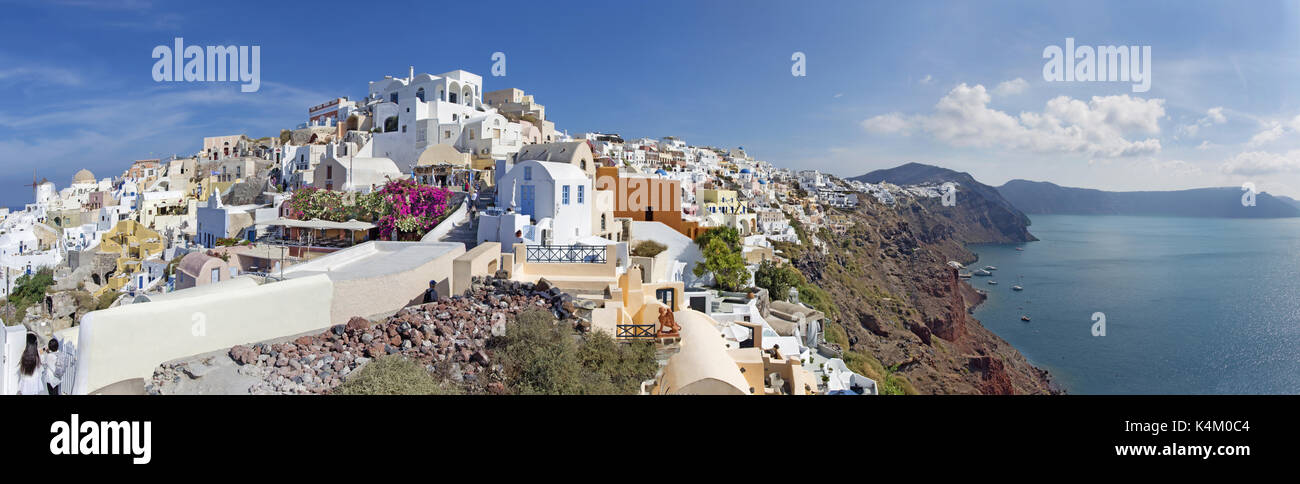 Santorini, Grecia - 5 ottobre 2015: il panorama di Oia. Foto Stock