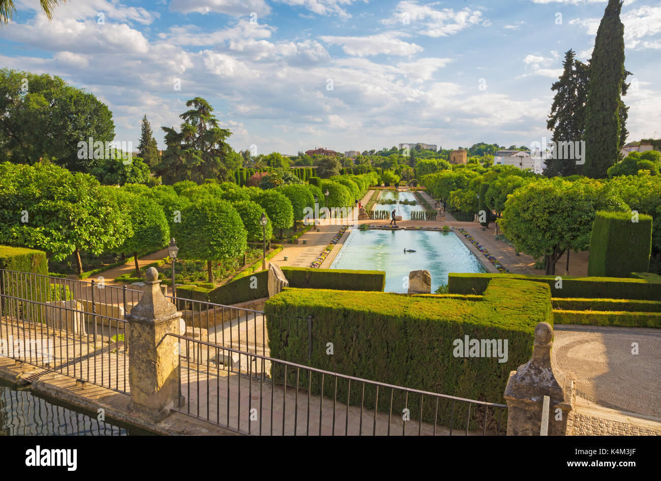 Cordoba, Spagna - 25 maggio 2015: i giardini di palazzo Alcazar de los Reyes Cristianos. Foto Stock