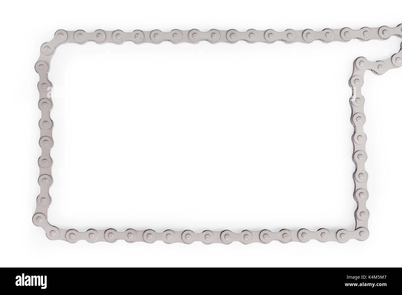 Argento catena di bicicletta come cornice. modello e sfondo con copia spazio. isolato con tracciato di ritaglio Foto Stock