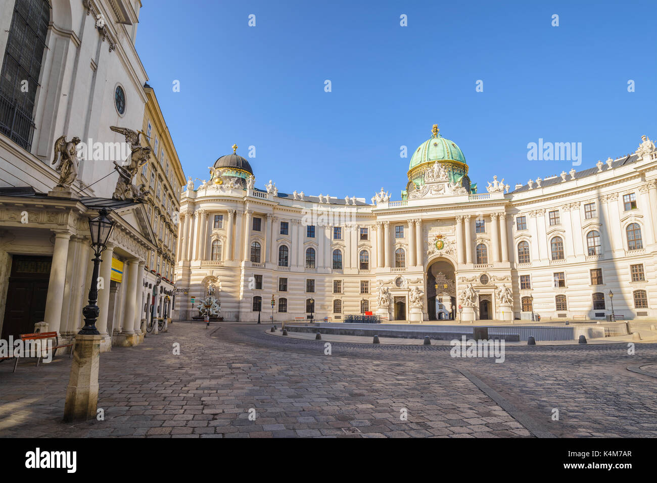 La città di vienna skyline a michaelerplatz e Palazzo di Hofburg di Vienna, Austria Foto Stock