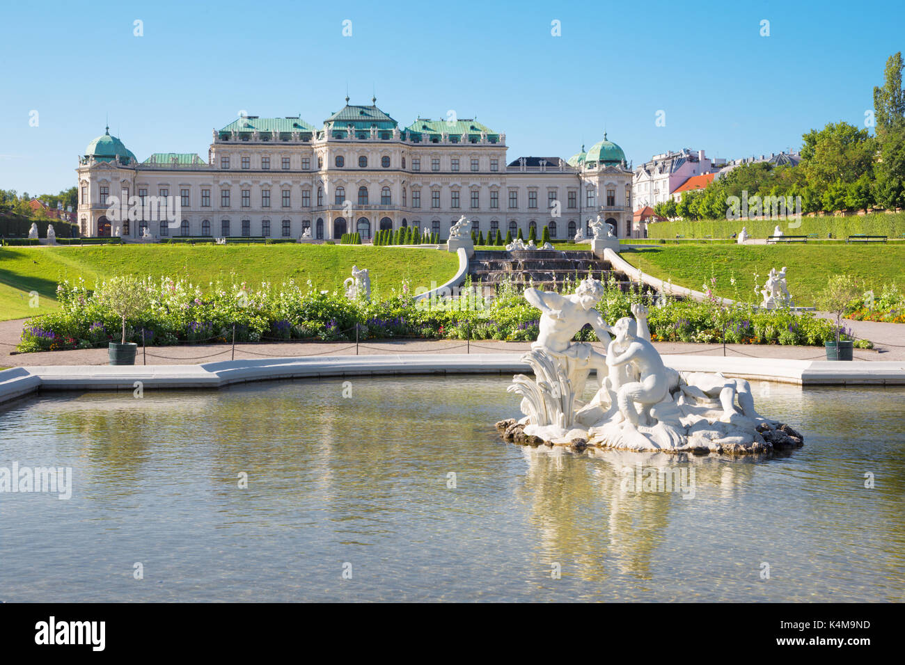 Vienna, Austria - 30 luglio 2014: la fontana del palazzo del Belvedere in mattina. Foto Stock